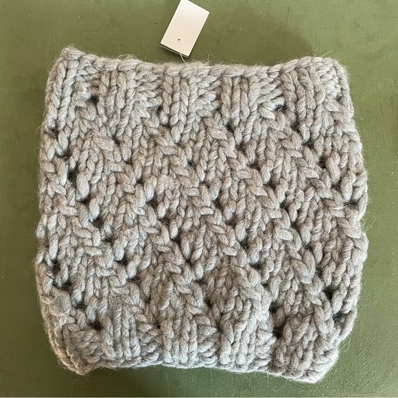 NWT Eugenia Kim BROOKE Neckwarmer/Snood/Infinity Scarf in Light Gray Wool *Peru* - Picture 7 of 7